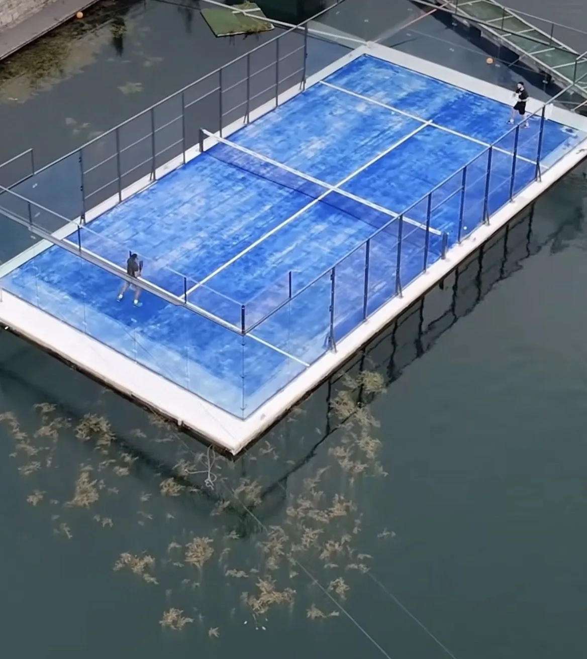 The floating padel court on Knockbracken Reservoir at Let’s Go Padel Carryduff (cropped)