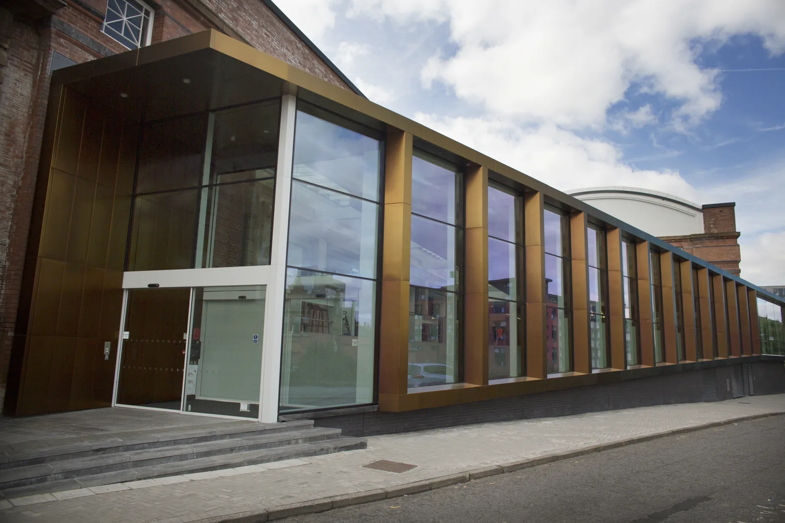 Entrance of Glasgow Club Kelvin Hall (building photo)
