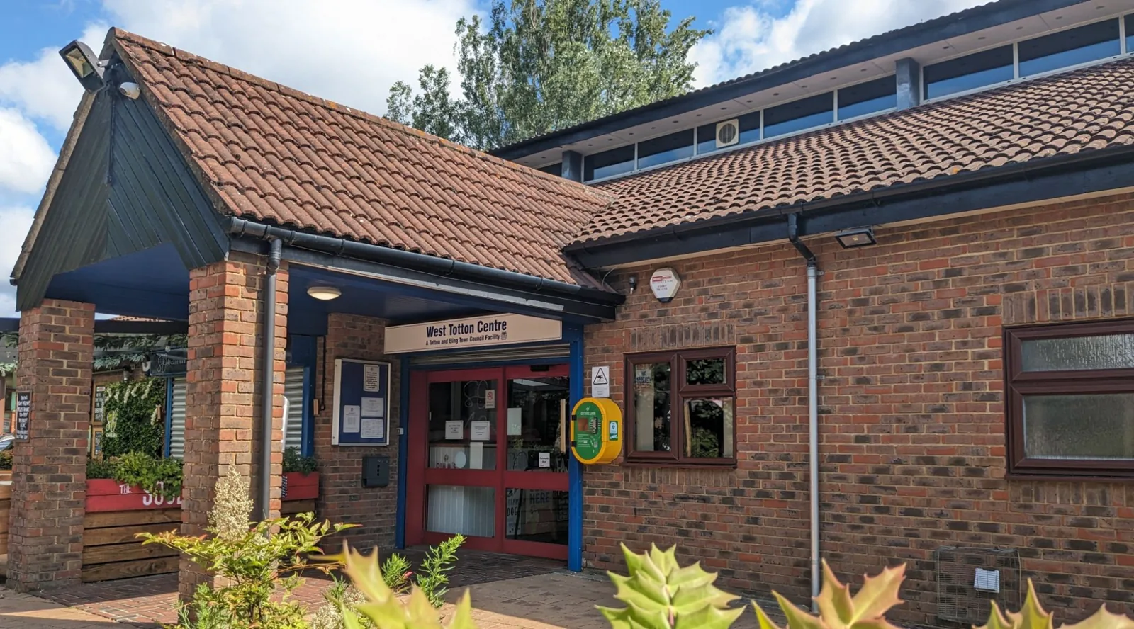 Entrance of West Totton Centre (building photo)